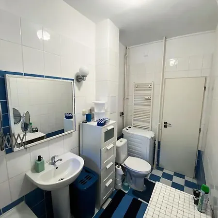 Cozy And Modern 2-bedroom Appartement *