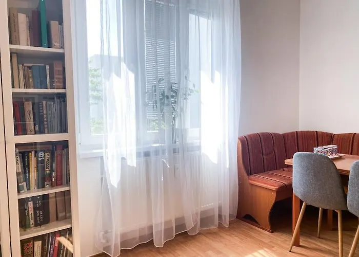 Cozy And Modern 2-bedroom アパート *