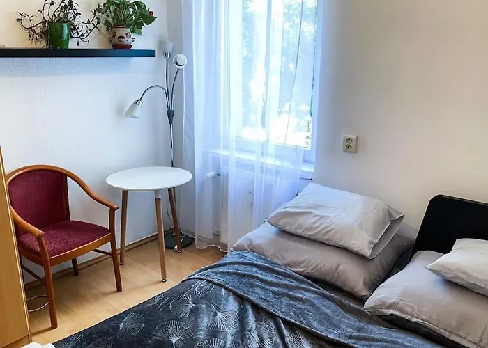 Cozy And Modern 2-bedroom *