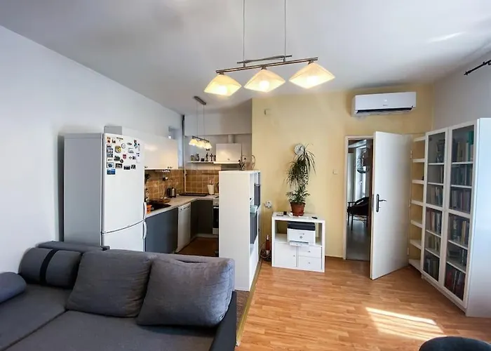 Cozy And Modern 2-bedroom *