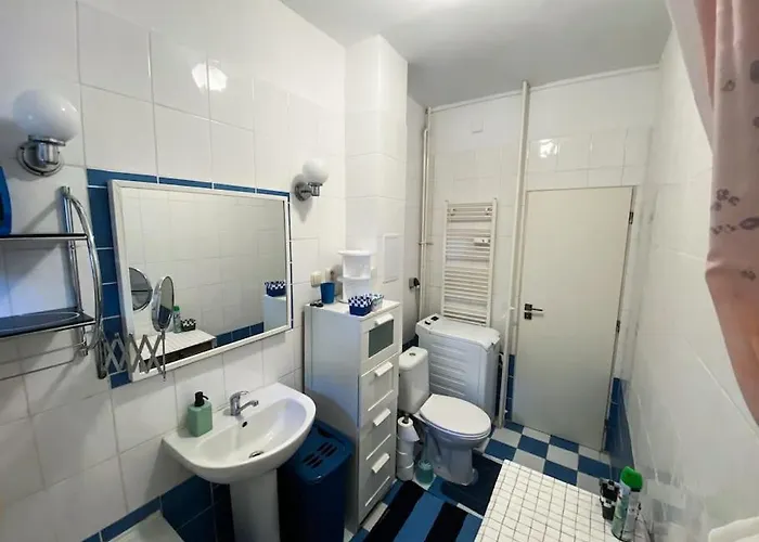 Cozy And Modern 2-bedroom アパート *